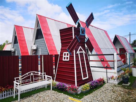 Red Triangle Cottage Roomstay Hotel (Kertih) .